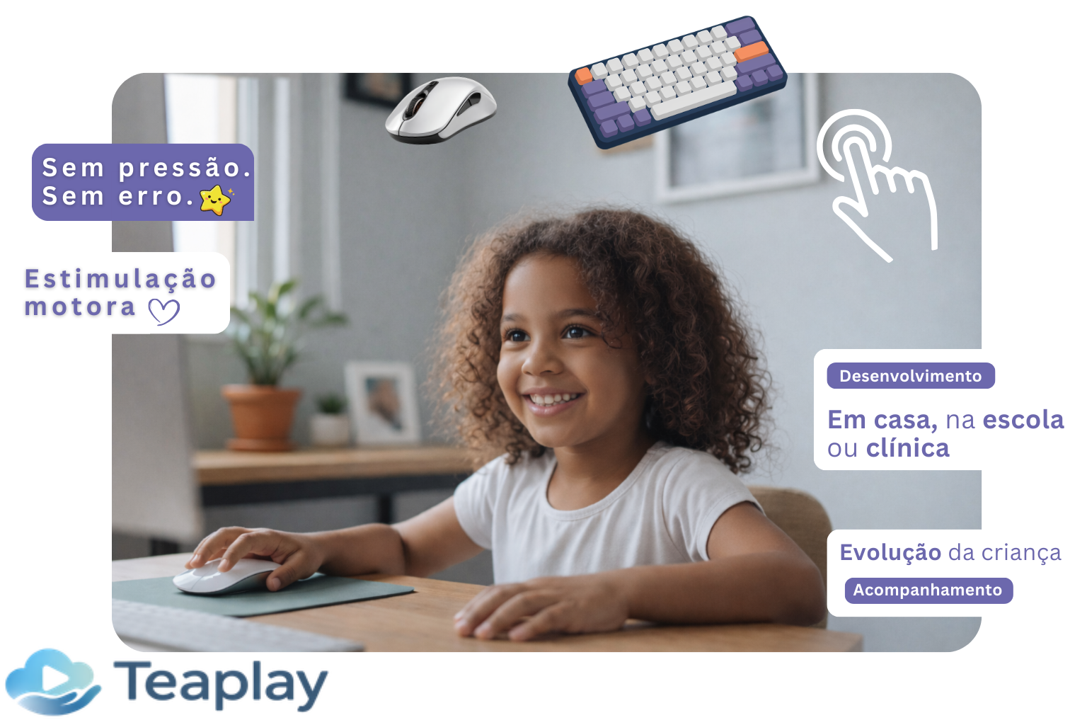 Criança brasileira com TEA sorrindo e usando o mouse em um computador